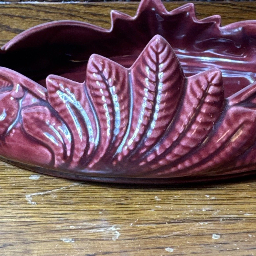Camark Pottery 143 Burgundy Red Ceramic Leaf Design Centerpiece Bowl 11